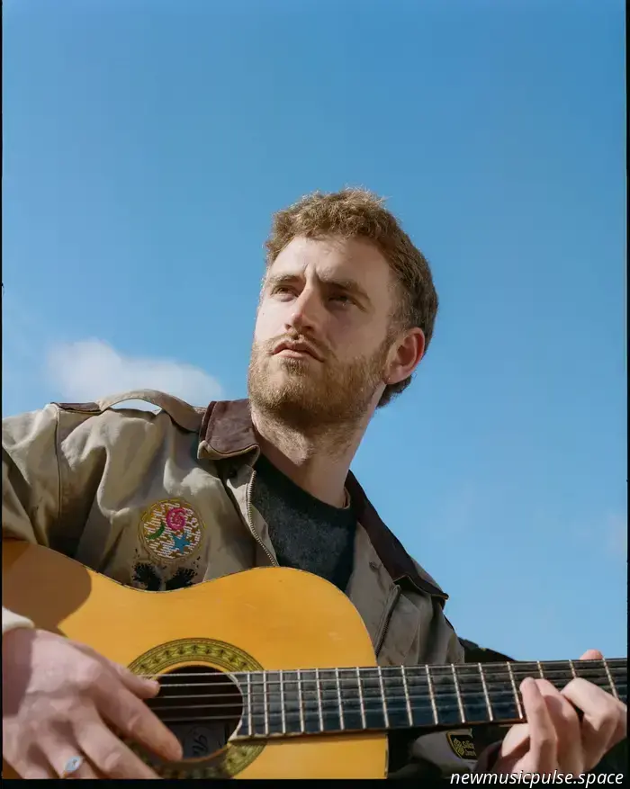 Tom Misch kommt bei 'Red Moon' voll auf seine Kosten