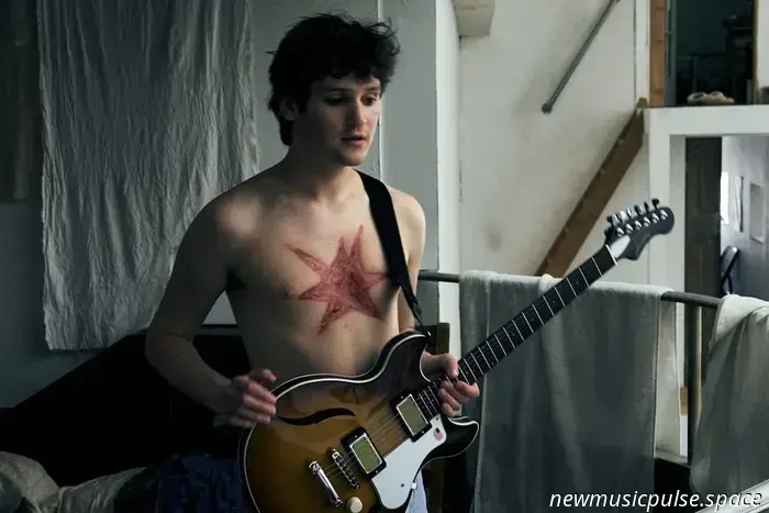Estreno: Escupir Sangre y Ver estrellas con "RUBBER BAND" de J solomon-Atwood Magazine