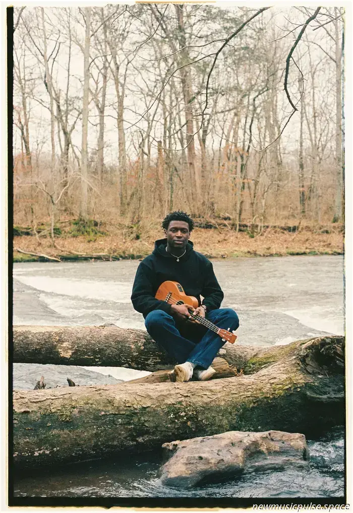 Mon Rovîa находит свой голос, свою силу и свою родословную в «Heavy Foot», протестном гимне для расколотого, пробуждающегося мира: «Нет, они никогда не смогут нас всех подавить» — Atwood Magazine