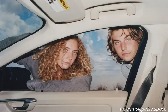 Still Blanks Debütalbum ist ein Moment der Verwandlung.