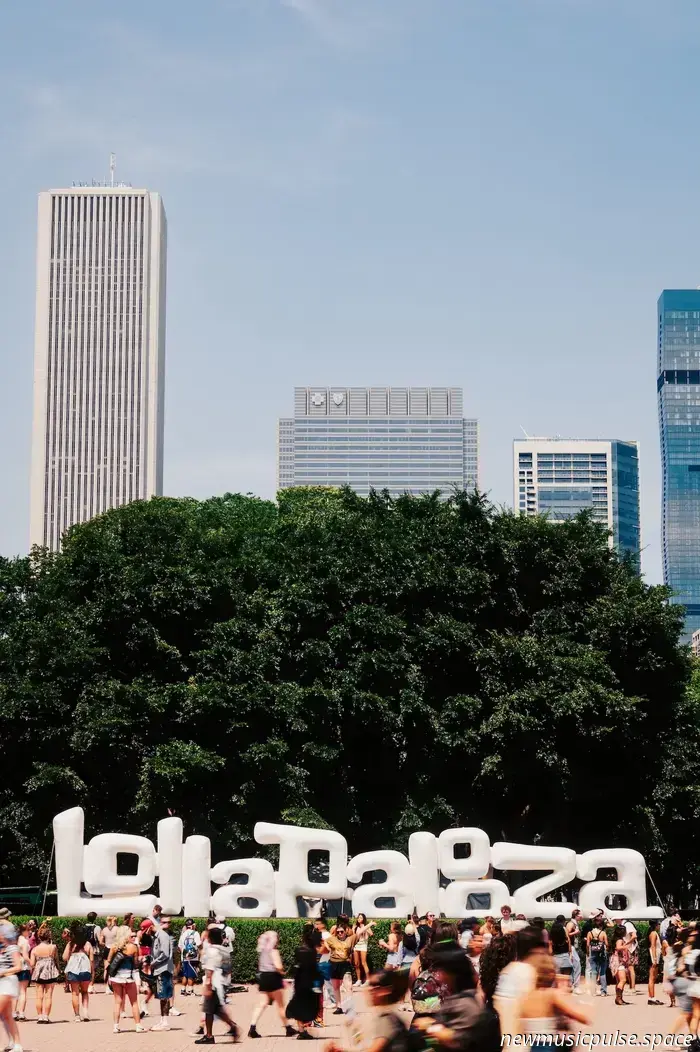 Lollapalooza 2025 ist das Gesprächsthema schlechthin, und wir sind hier, um Ihnen zu sagen, warum - Atwood Magazine
