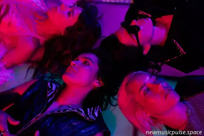 “La vita è fatta per essere celebrata”: 'Gold Star Baby' delle The Aces è una festa disco-pop — e tutti sono invitati! - Atwood Magazine