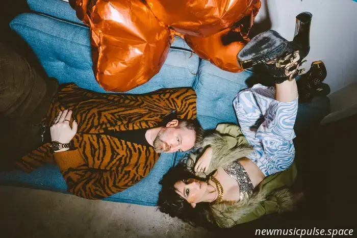 Interview: Die gewagte Debüt-Ära von Your Future Ghost ist ungeschönt und brennt — „Ungeduldig auf den Traum“ – Atwood Magazine