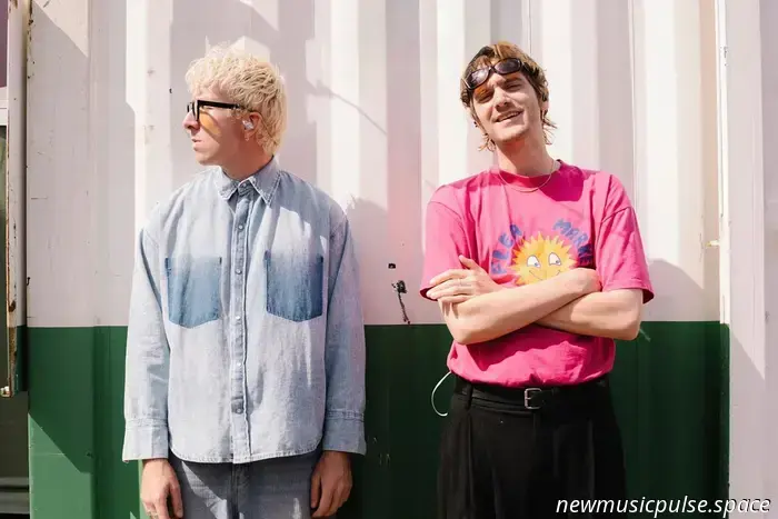 Good Neighbours поделились новым треком «found u/me» из альбома «Blue Sky Mentality»