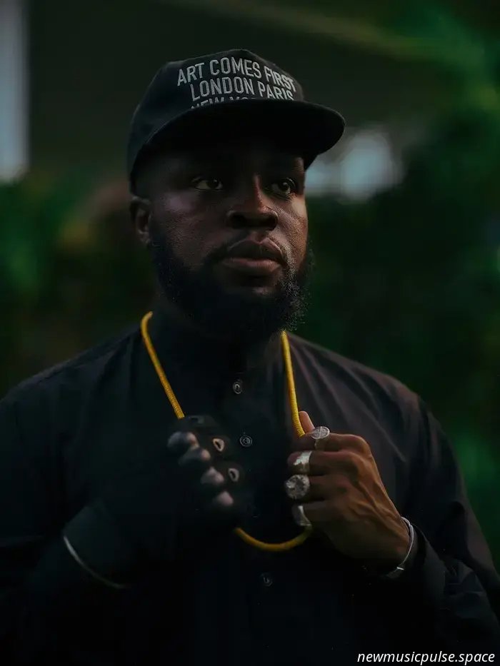 Artículo: El rapero ghanés M.anifest analiza su audaz y ambicioso álbum panafricano, ‘NEW ROAD AND GUAVA TREES’ - Atwood Magazine