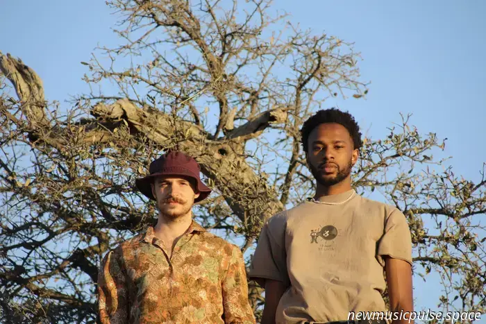 Genreüberschreitendes Duo Speak Friend begibt sich mit der Debüt-EP „IAJAR“ auf ein akustisches Abenteuer – Atwood Magazine