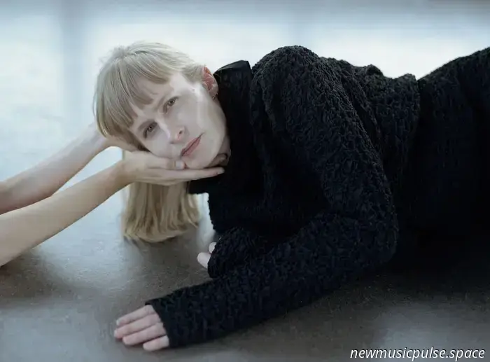 Jenny Hval Anuncia Nuevo Álbum 'Iris Silver Mist'