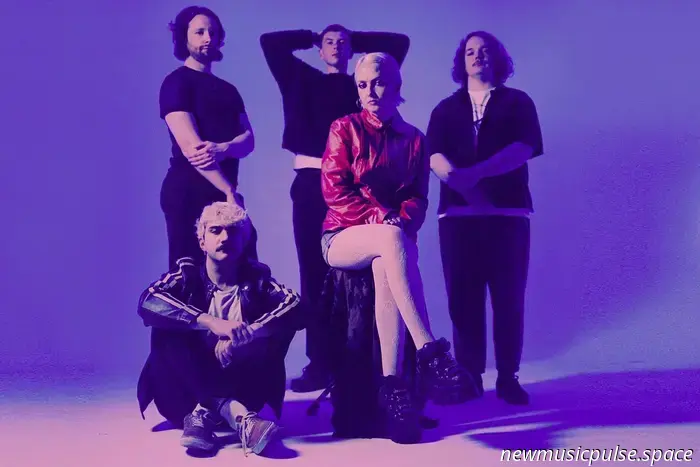Just Mustard kündigen neues Album „WE WERE JUST HERE“ an.