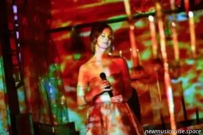 Lana Del Rey erweckt die Americana-Traumwelt zum Leben bei ihrer ambitionierten, aber fesselnden Show im Wembley-Stadion in London