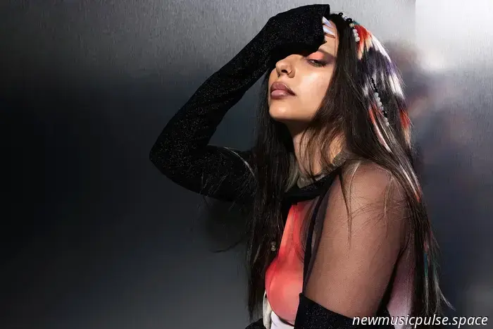 JADE kündigt offiziell Debüt-Soloalbum ‘THAT'S SHOWBIZ BABY!’