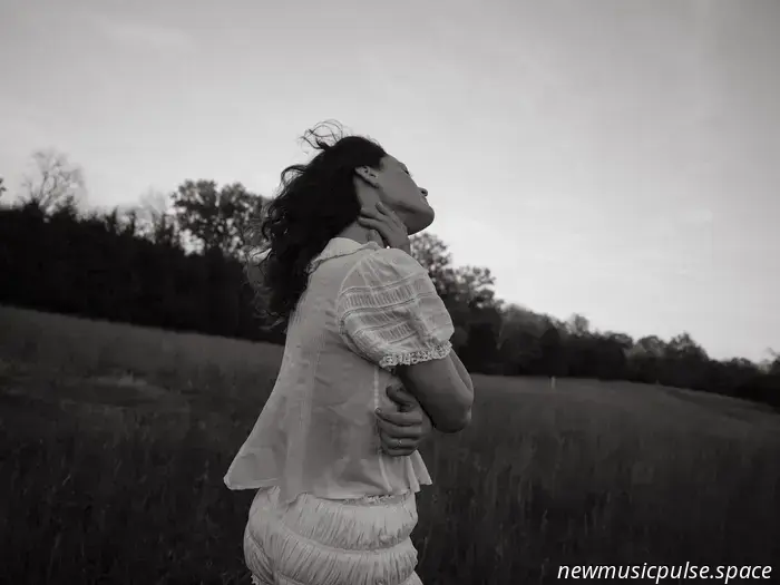 Entrevista: Jillian Jacqueline crea un mundo íntimo en ‘MotherDaughterSisterWife’ - Atwood Magazine