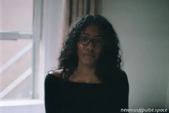 Interview: Kaleah Lee spricht über „Fever“, Träume und die Schönheit des Unheimlichen - Atwood Magazine