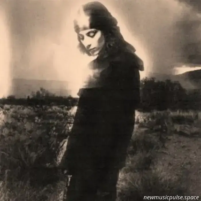 „Kühn, ehrlich und lebendig“: Louie Blue über die Gestaltung der warmen, stimmungsvollen, instinktgesteuerten Welt von ‚Blood & Bones‘ - Atwood Magazine