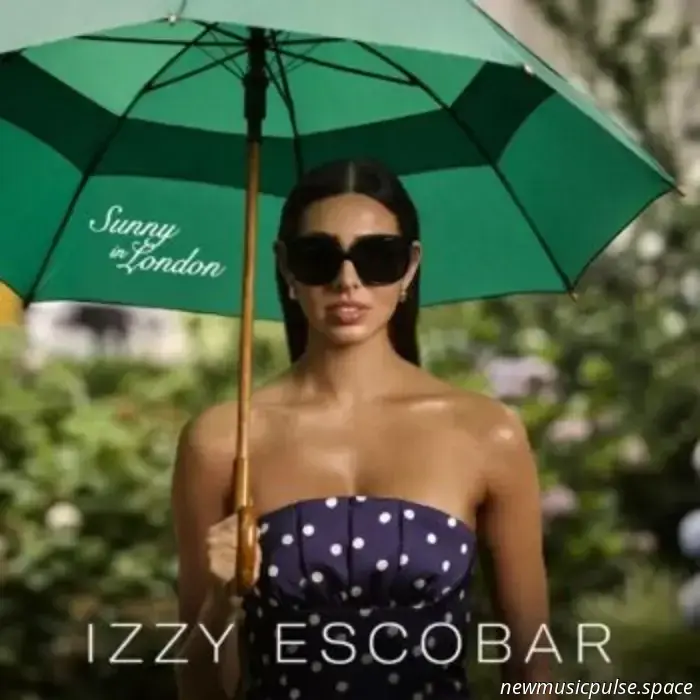 «Scrivo solo ciò che mi sembra reale»: Izzy Escobar brilla con un pop onesto e sentito nell'EP 'Sunny in London' - Atwood Magazine