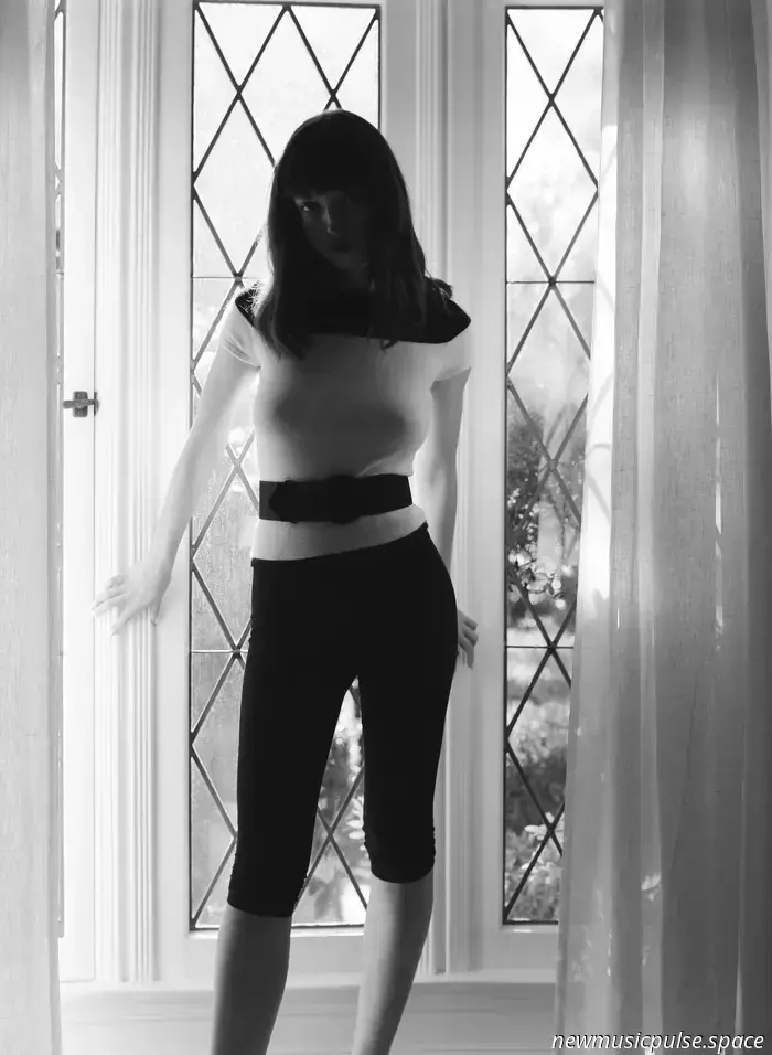 Артист, за которым стоит следить: Крисси расцветает с нежной силой в «Sore» и её до боли интимном и освобождающем EP «Slight Turn» — Atwood Magazine