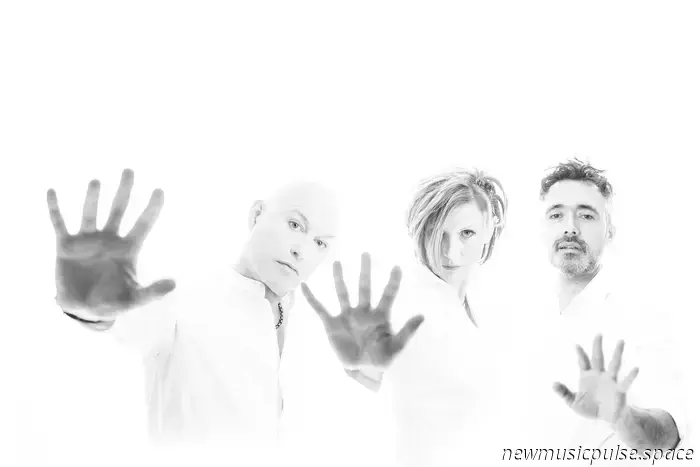 В Лаишевском районе планируется реализация проекта «Казань марина» с инвестициями в размере 29,4 миллиарда рублей. Об этом сообщил председатель Госкомитета РТ по туризму Сергей Иванов на деловой встрече с инвесторами в Москве. Объект станет первой мариной полного цикла на Волге и сможет разместить 300 яхт. Также предусмотрены услуги для 500 судов. Согласно информации пресс-службы Госкомитета, транспортная доступность будет одним из основных преимуществ: дорога от Казани до марины займет примерно один час. Проект займет площадь в 72 гектара. В инфраструктуру комплекса войдут марины на 300 яхт, сервис для 500 судов и благоустроенная набережная длиной 5 километров. Кроме того, планируется возведение гостиниц категории 3–4 звезды с более чем 1,2 тысячи номеров, а также СПА-комплексов, баров, ресторанов и пляжных клубов. Комплекс также будет включать маяк со смотровой площадкой, детские и спортивные центры, а также пространства для проведения различных мероприятий.