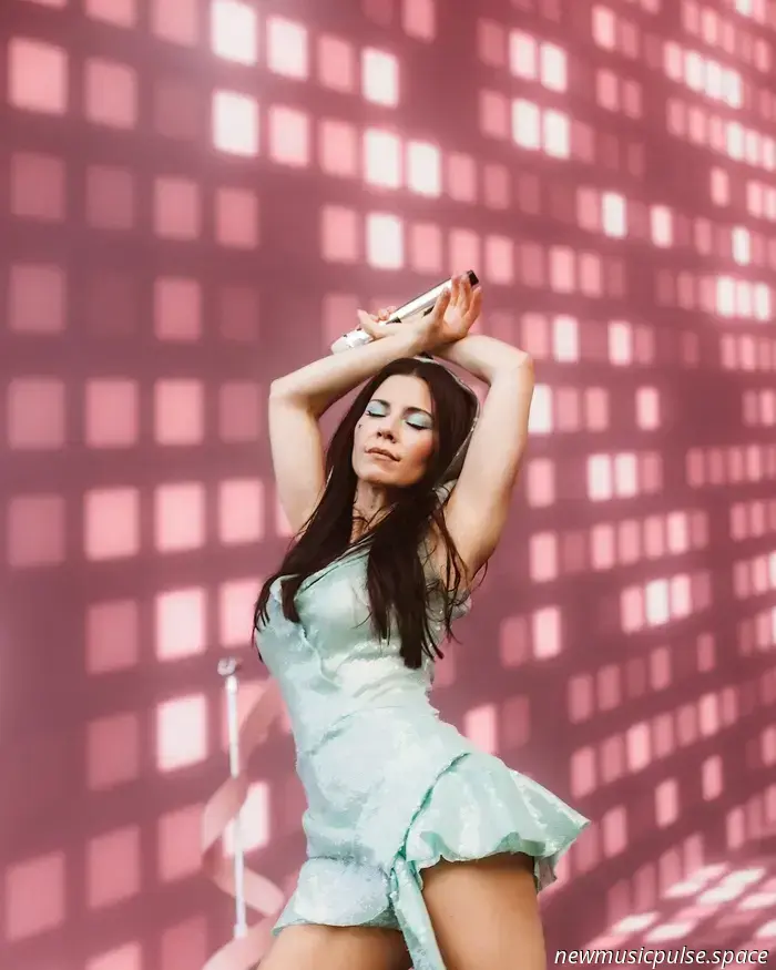 Governors Ball 2025: dal modello di ruolo e il bacio di Conan Gray al discorso di Hozier sulla democrazia, l'iconico set di Olivia Rodrigo e altro ancora! - La rivista Atwood