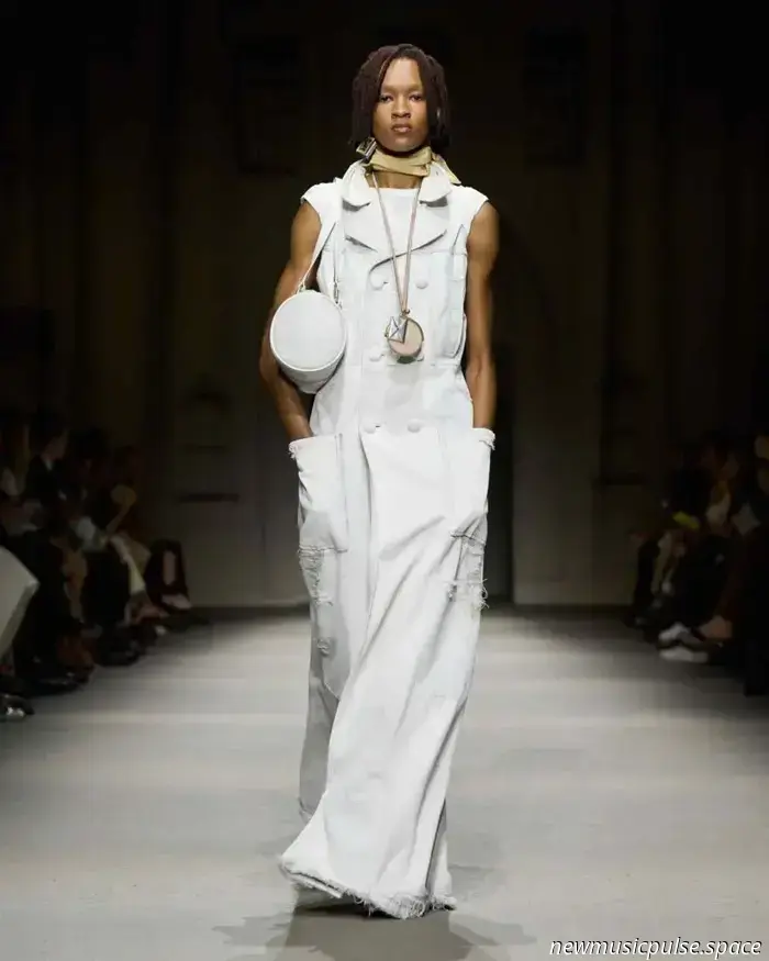 Live stream Jonathan Anderson's debut collection for Dior womenswear.