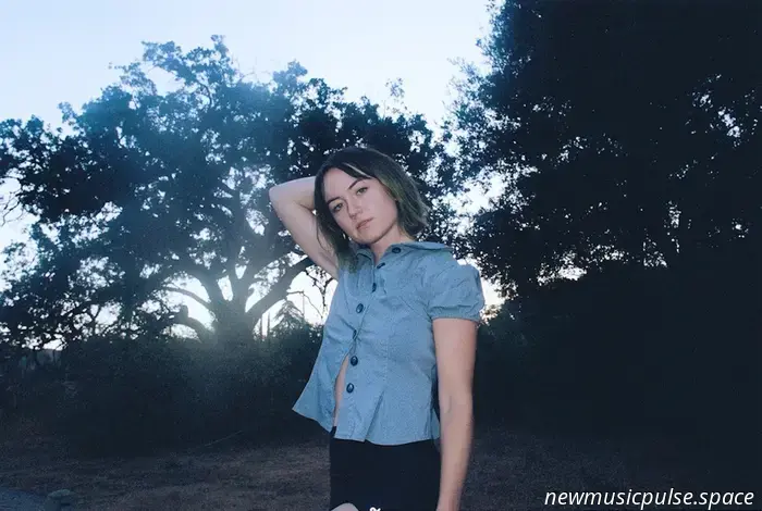 Lernen, sich selbst wahrzunehmen: Annika Bennett über die Intimität, Erlaubnis und Hingabe von „Triple Shooting Star“ - Atwood Magazine