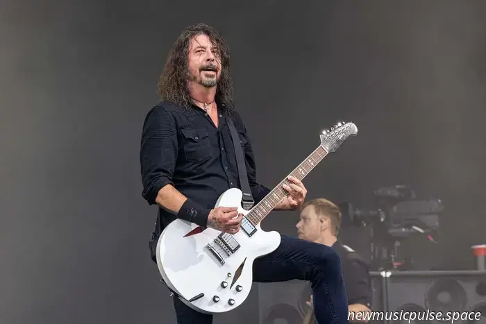 Foo Fighters отмечают 30-летие своего дебюта новым синглом «Сегодняшняя песня»