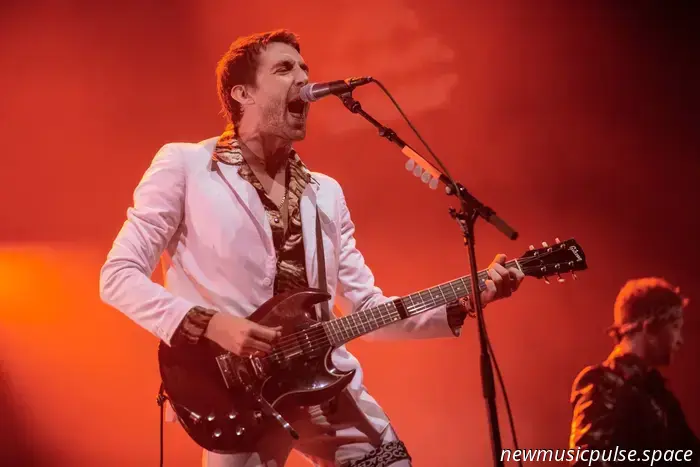 Miles Kane kündigt neues Album 'Sunlight In The Shadows' an und teilt Single 'Love Is Cruel'