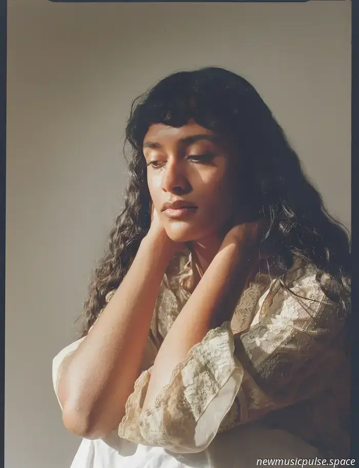 Aufstrebende Künstlerin: Marem Ladson stellt sich ihrer Vergangenheit und findet auf „Cavity“, einer verträumten Indie-Folk-Tagträumerei, ihre Stimme – Atwood Magazine