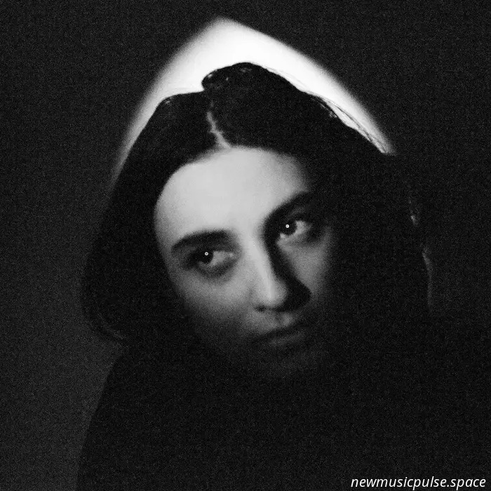 Heartworms annuncia «Avido di punizioni» (Edizione poetica)