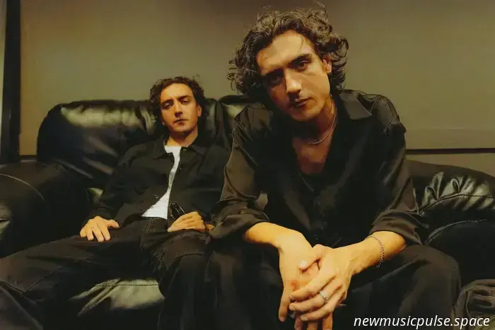 Los Flints anuncian su nuevo EP 'Amor del Siglo XXI'