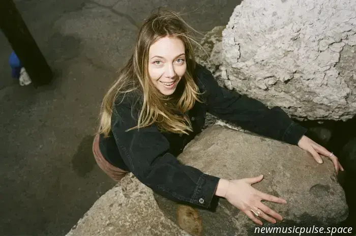 „Du hast mich als nett abgestempelt“: Ski Team setzt sich auf „Santa“ mit Verlangen, Zurückhaltung und der Gnade von Grenzen auseinander – Atwood Magazine