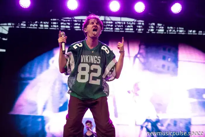 Glass Animals veröffentlichen fruchtigen neuen Track „Vampire Bat“