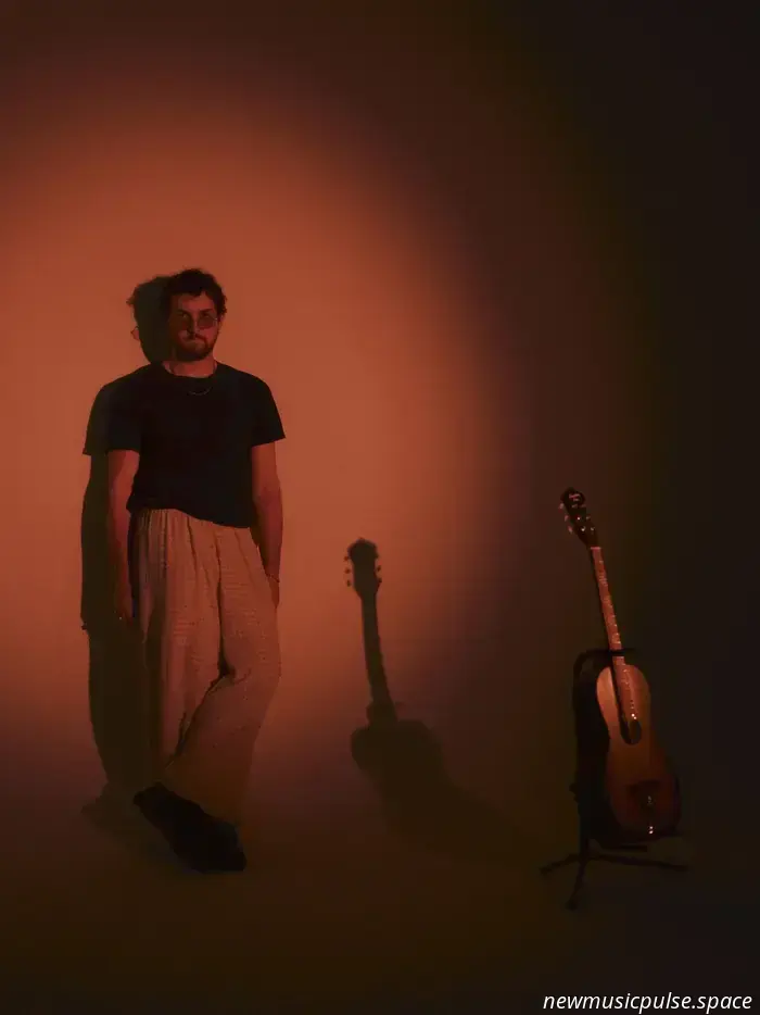 Solomon Fox Blurs Boundaries with “Fallin’ Back” - Atwood Magazine
