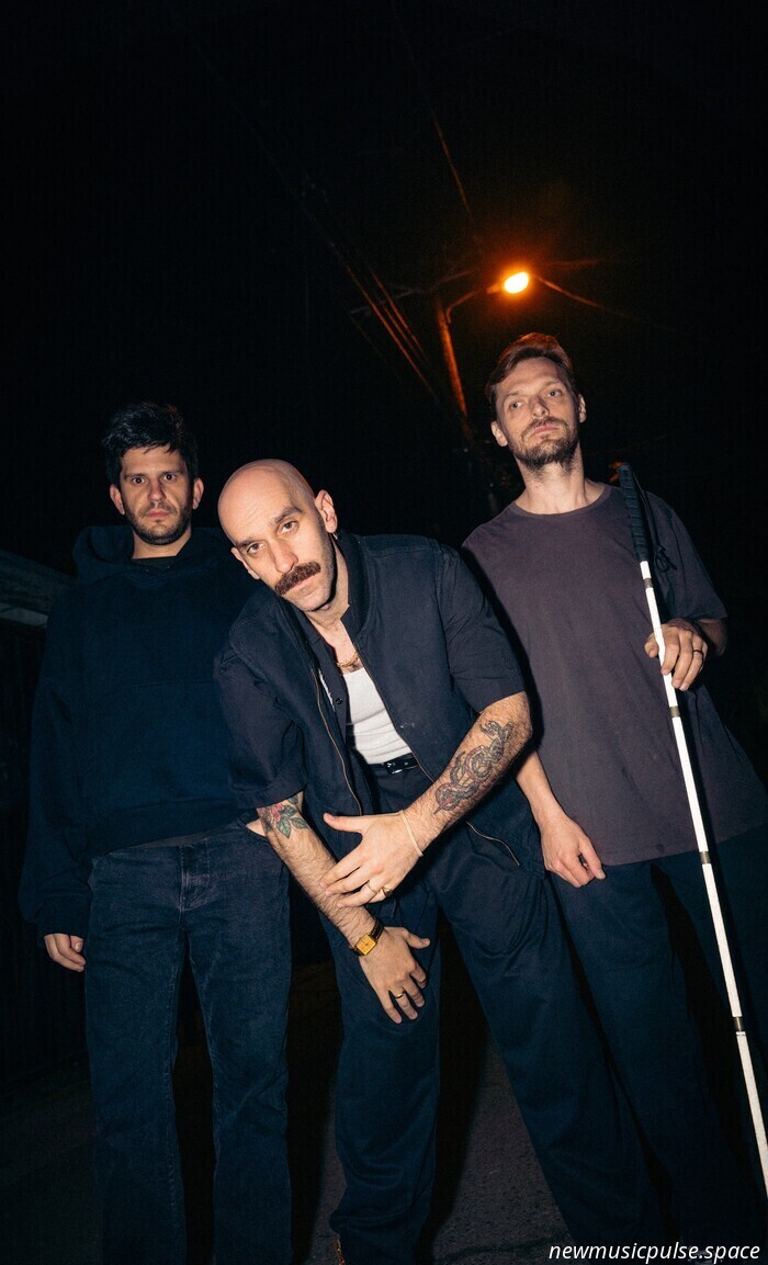 "Una rara occasione di riscrivere la nostra storia": X Ambassadors si riappropriano del loro passato e ridefiniscono il loro presente con 'VHS(X),' una reimmaginazione del loro capolavoro cinematografico - Atwood Magazine