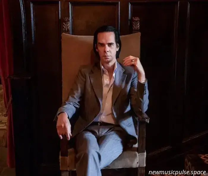 Nick Cave sagt, er sei „weder links noch rechts“.