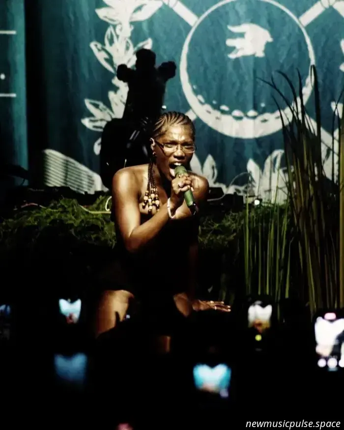 Doechii e SZA si uniscono per 'girl, get up.'