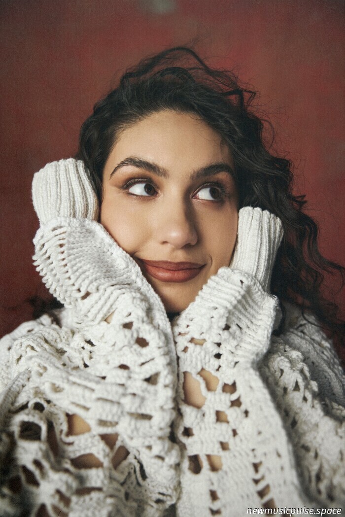 Intervista: Alessia Cara su "Love &amp; Hyperbole", i grandi sentimenti e la scelta della gioia - Atwood Magazine