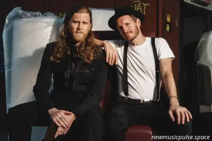 La magia dei Lumineers: un'intervista 'automatica' con Jeremiah Fraites-Atwood Magazine