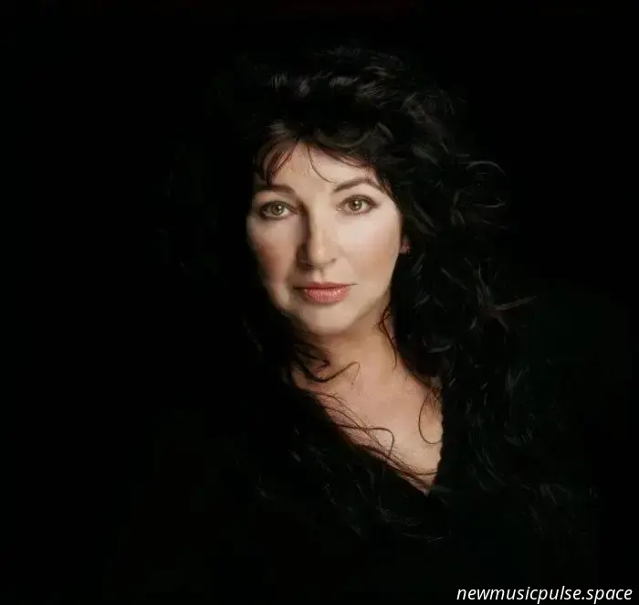 Kate Bush kündigt die Compilation „Best Of The Other Sides“ an