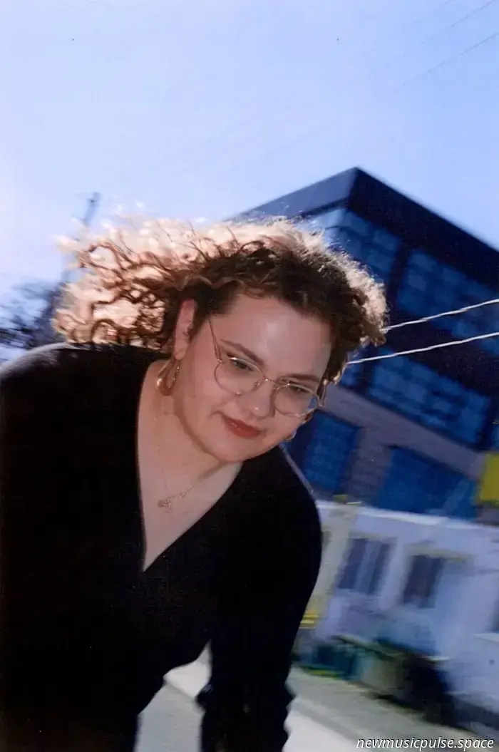 Billianne hebt mit „Modes of Transportation“ ab, ein Album über Wachstum, Familie und neue Richtungen – Atwood Magazine