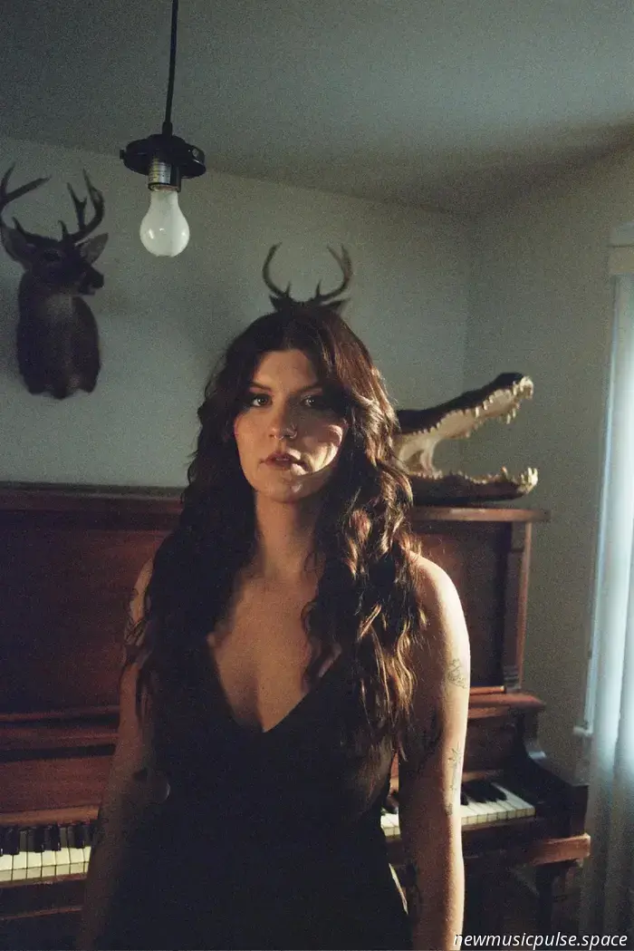 „Ich weiß jetzt, wer ich bin“: Gatlin erobert sich mit ‚Die älteste Tochter‘ selbst zurück, ein seelenbewegendes Debüt, verwurzelt in Verletzlichkeit, Intimität und Befreiung - Atwood Magazine