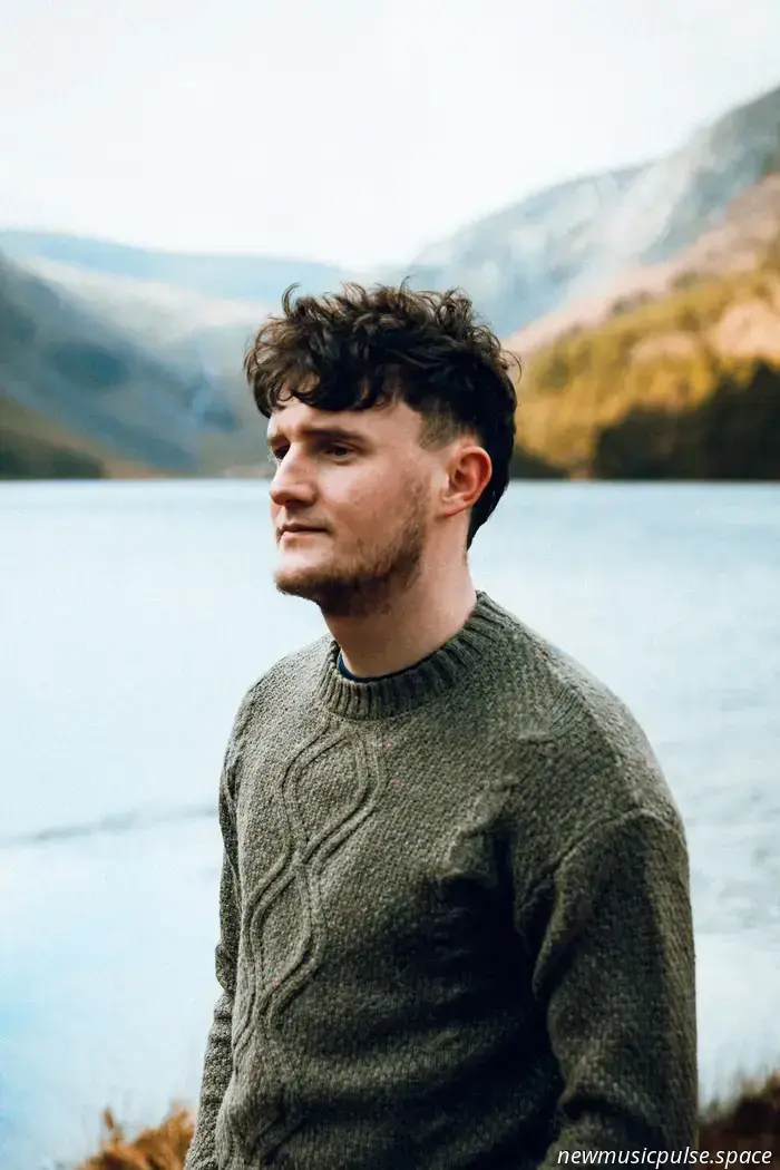 Odhran Murphy Reveals His True Self on His First EP ‘Stuck in the Middle,’ a Folk Rock Revival - Atwood Magazine