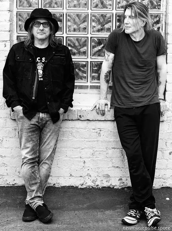 Entrevista: Robby Takac de Goo Goo Dolls Reflexiona sobre los 30 Años de' A Boy Named Goo ' y la Evolución Interminable de la Banda-Atwood Magazine