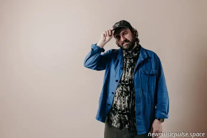 Pictish Trail regresa con el sencillo introspectivo «Hold It»