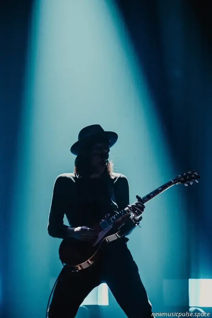 Live: James Bay Energizes a Full House at London’s OVO Arena Wembley - Atwood Magazine