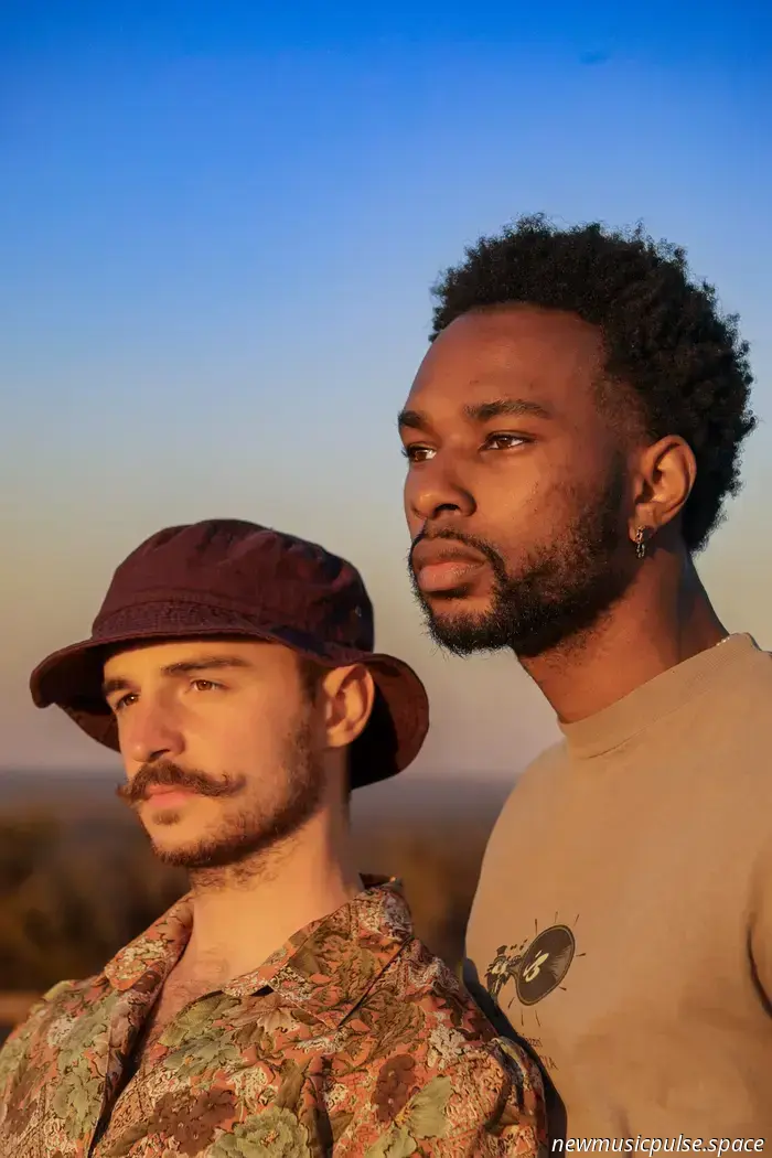 Genreüberschreitendes Duo Speak Friend begibt sich mit der Debüt-EP „IAJAR“ auf ein akustisches Abenteuer – Atwood Magazine