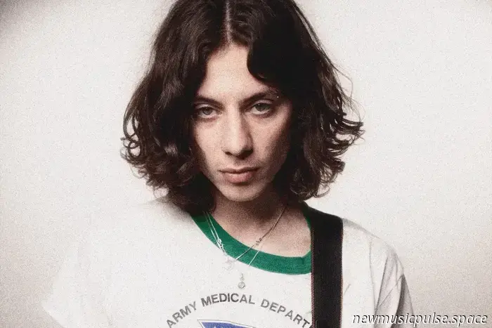 „Kühn, ehrlich und lebendig“: Louie Blue über die Gestaltung der warmen, stimmungsvollen, instinktgesteuerten Welt von ‚Blood & Bones‘ - Atwood Magazine