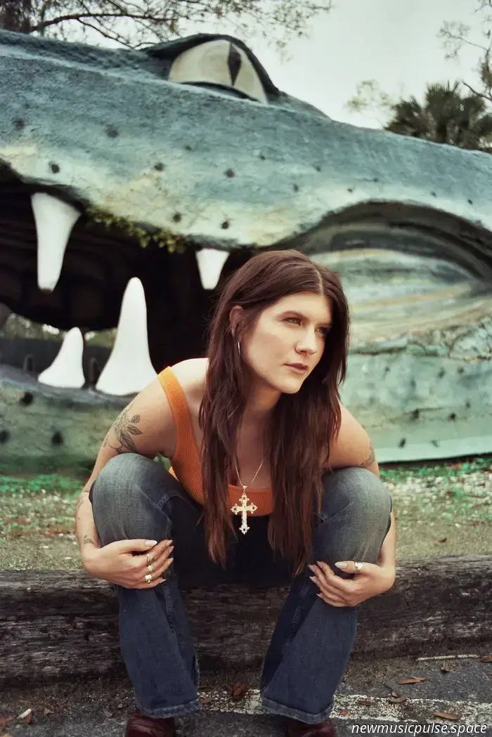 „Ich weiß jetzt, wer ich bin“: Gatlin erobert sich mit ‚Die älteste Tochter‘ selbst zurück, ein seelenbewegendes Debüt, verwurzelt in Verletzlichkeit, Intimität und Befreiung - Atwood Magazine