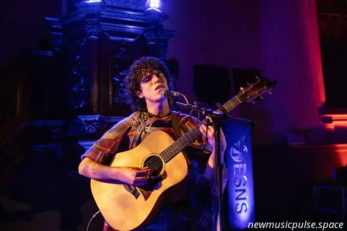 Jacob Alon, Rose Gray e Sienna Spiro tra i finalisti del Critics' Choice Award dei BRITs 2026