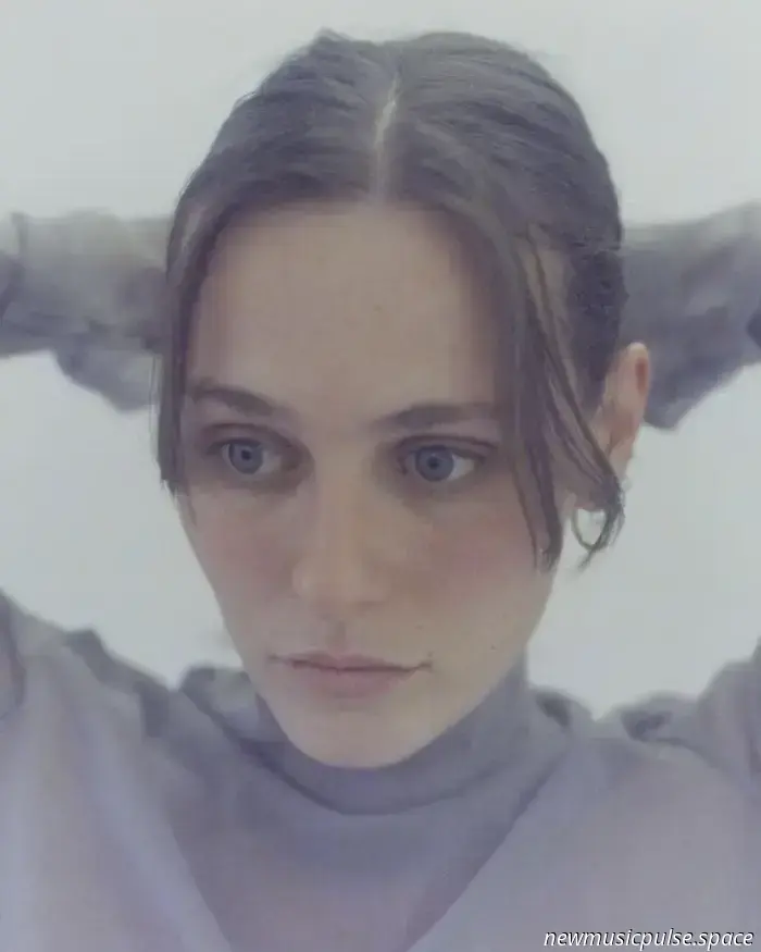 Ellie O’Neill Releases New Single ‘Little Sister’