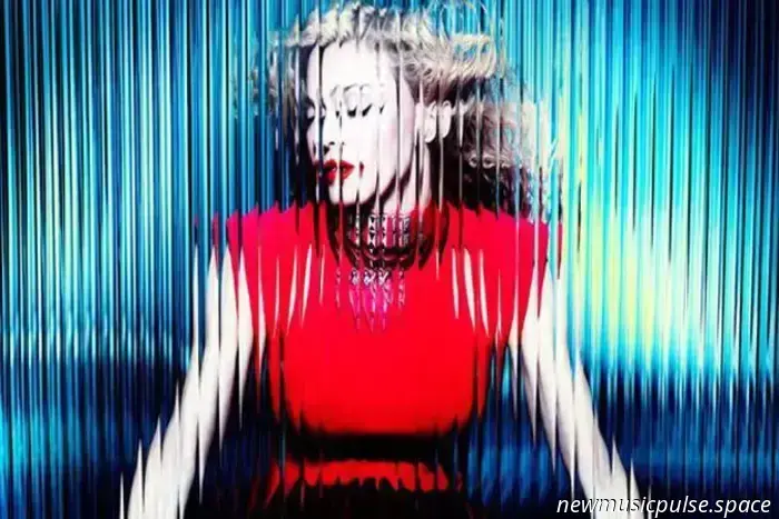 Madonna unterschreibt bei Warner Records und verspricht ein neues Dance-Album