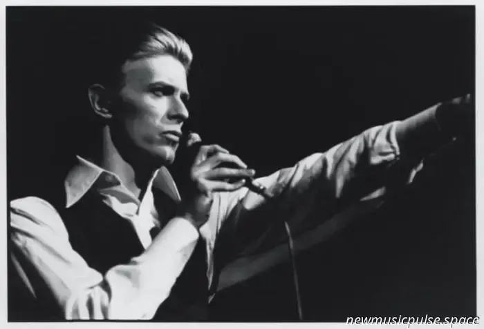 An Exploration of the Tumultuous Relationship Between Bob Dylan and David Bowie